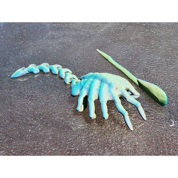 3D Printed Alien Facehugger Hair Pin – Xenomorph Head Pin – Sci-Fi Cosplay Prop - Picture 7 of 13